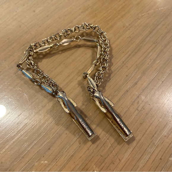 EUC Vintage 1960s Sweater/Scarf Clip Guard. Gold Tone Double Chain.
PAT. 2853764 - Picture 2 of 14